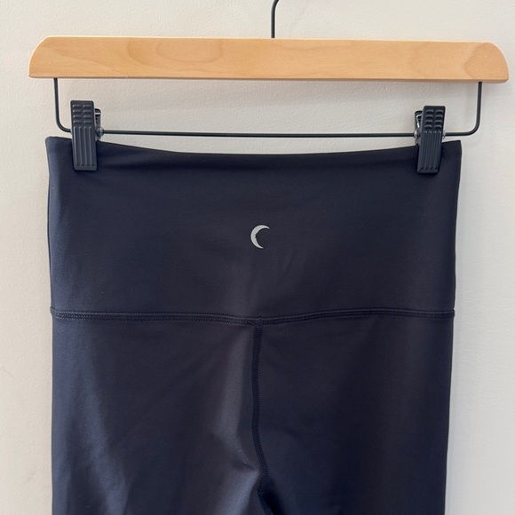 🖤 Zyia Black Leggings with Calf Perforations
Size 4 (see measurements for fit) - Picture 5 of 8